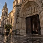 Église saint anne montpellier, façade néogothique et clocher, vue rue Écusson